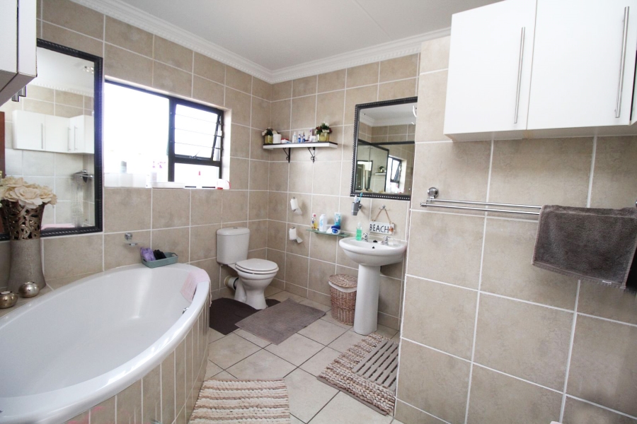 4 Bedroom Property for Sale in Country Club Western Cape
